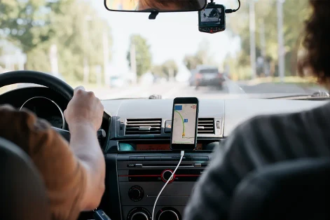 Profissionais de app trabalham 5,4 horas a mais que outros trabalhadores do setor privado