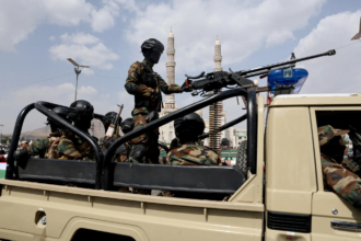 Houthis atacam palácio em Áden; coalizão detalha ataques à infraestrutura saudita