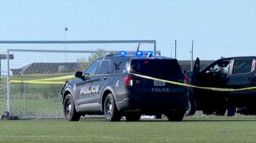 Caminhão invade partida de futebol no Kansas e mata duas pessoas, incluindo criança