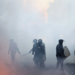 Tensões voltam a crescer em Paris após pior onda de protestos em anos na França