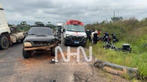 Falha na sinalização de trecho em obras provoca colisão frontal entre moto de luxo e caminhonete na BR-364, no Acre