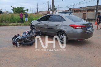 Jovem de 22 anos morre e irmão de 12 fica em estado gravíssimo após colisão entre carro e moto em Rio Branco