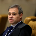 Mendonça diz que Lula e Flávio podem abrir sigilos sem autorização do TSE
