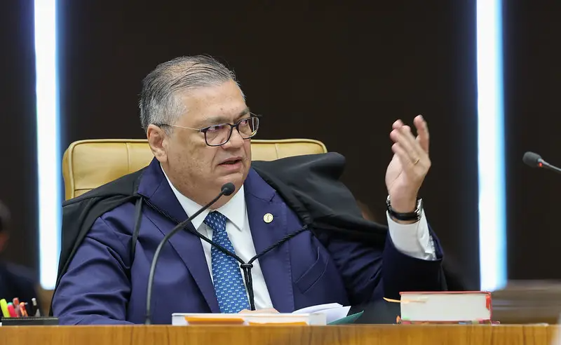 Dino manda PF investigar suspeita de interferência estrangeira na eleição