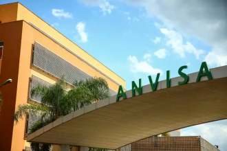 Anvisa aprova medicamento para tratamento de esquistossomose em crianças; entenda