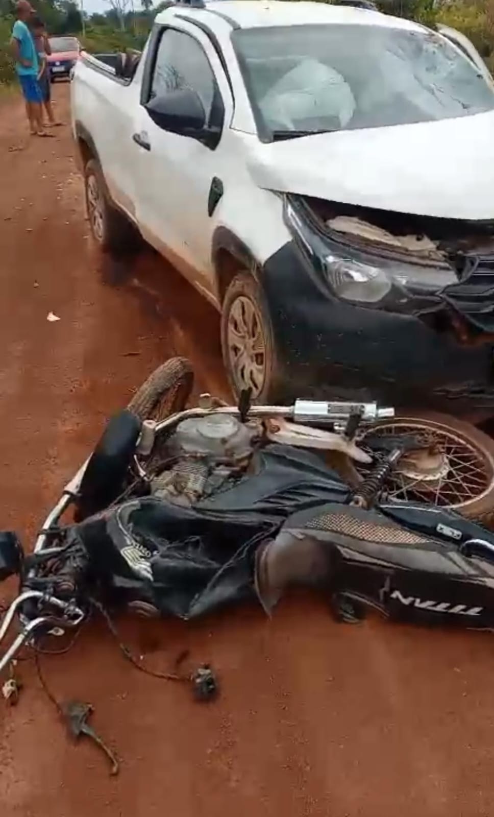 Jovem de 19 anos morre após colisão frontal entre motocicleta e Fiat Strada na zona rural de Acrelândia Jovem de 19 anos morre após colisão frontal entre motocicleta e Fiat Strada na zona rural de Acrelândia