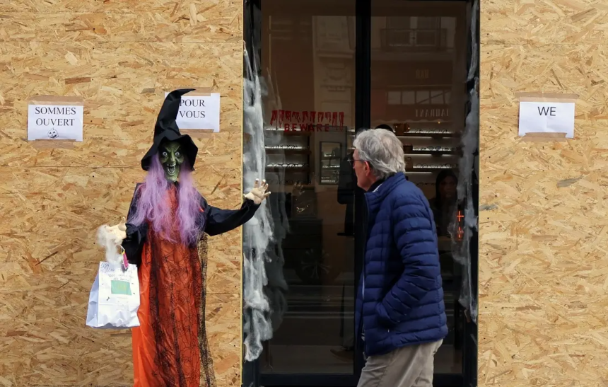 Novos protestos e Halloween: Paris teme “noite das trevas” e ativa centro de crise