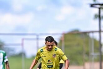 Santa Cruz foca em jogadas de bola parada e deve definir time titular neste sábado