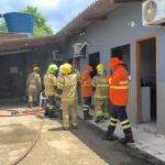 Incêndio destrói apartamento e ameaça atingir imóvel vizinho em Brasiléia