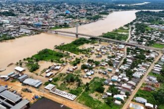 Rio Juruá sobe 70 cm em cinco dias após chuvas intensas em Cruzeiro do Sul Rio Juruá sobe 70 cm em cinco dias após chuvas intensas em Cruzeiro do Sul