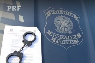 PRF cumpre mandado de prisão em rodovia federal no Acre PRF cumpre mandado de prisão em rodovia federal no Acre
