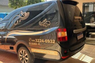 Corpo de Ayres Rocha chega à capela em Rio Branco para velório