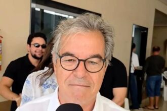 Jorge Viana presta últimas homenagens a Ayres Rocha: 