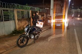 Força Tática do 1º BPM recupera motocicleta roubada por dupla armada em Rio Branco Força Tática do 1º BPM recupera motocicleta roubada por dupla armada em Rio Branco