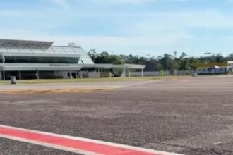 Tarifa de permanência no aeroporto de Cruzeiro do Sul salta de R$ 2 para R$ 42 a hora e revolta aviadores Tarifa de permanência no aeroporto de Cruzeiro do Sul salta de R$ 2 para R$ 42 a hora e revolta aviadores