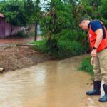 Igarapé Batista transborda após chuva intensa e Defesa Civil monitora área em Rio Branco