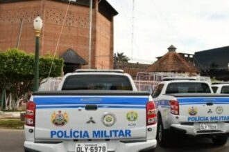 Adolescentes são apreendidos após manterem motorista refém em Cruzeiro do Sul Adolescentes são apreendidos após manterem motorista refém em Cruzeiro do Sul