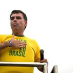 Flávio reage à redução de vantagem e derrota no Congresso na reta final do segundo turno Flávio reage à redução de vantagem e derrota no Congresso na reta final do segundo turno