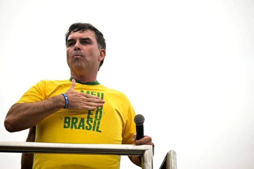 Flávio reage à redução de vantagem e derrota no Congresso na reta final do segundo turno Flávio reage à redução de vantagem e derrota no Congresso na reta final do segundo turno
