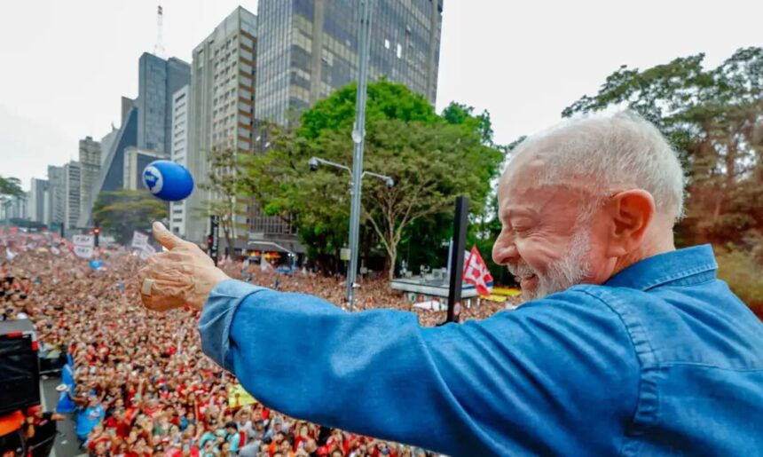 Com 6×1 aprovado e novas promessas, Lula aposta em pautas populares na reta final do 2º turno Com 6×1 aprovado e novas promessas, Lula aposta em pautas populares na reta final do 2º turno