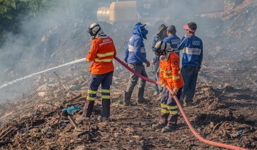 Força-tarefa consegue conter incêndio no Aterro de Inertes em Rio Branco Força-tarefa consegue conter incêndio no Aterro de Inertes em Rio Branco