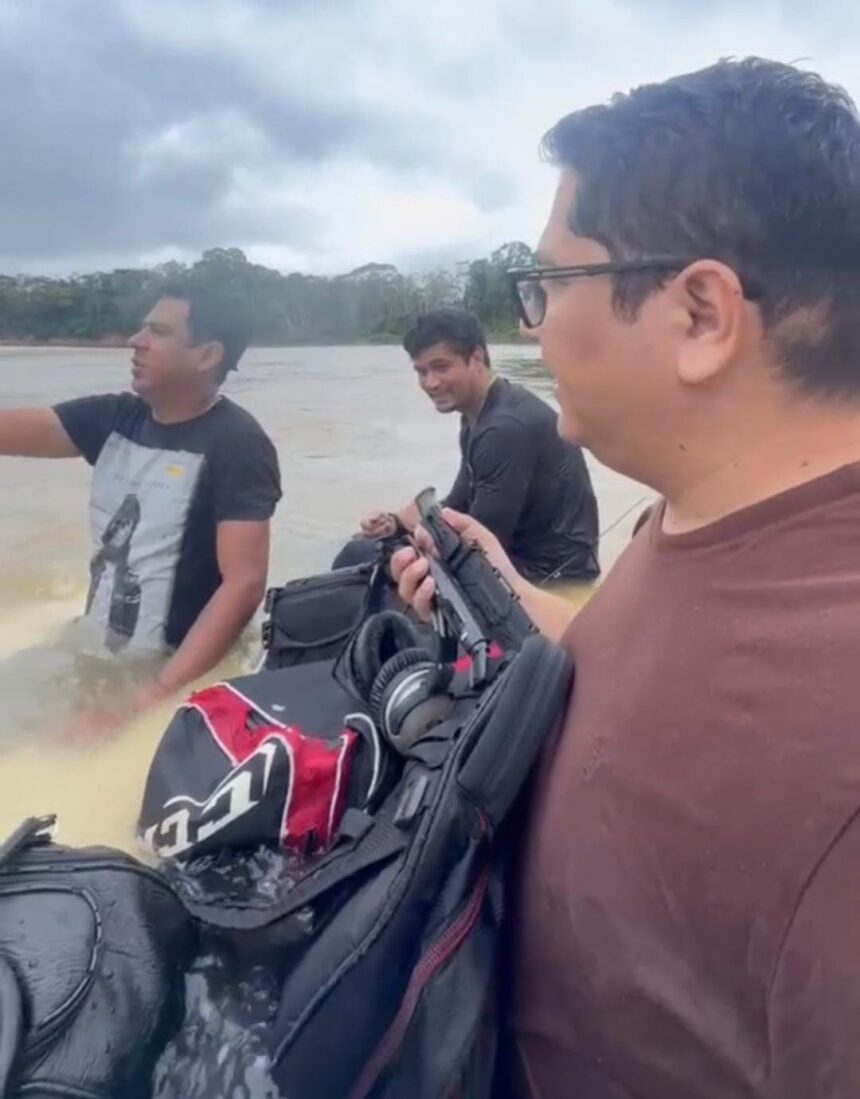Avião faz pouso forçado em rio no Acre e todos saem ilesos Avião faz pouso forçado em rio no Acre e todos saem ilesos