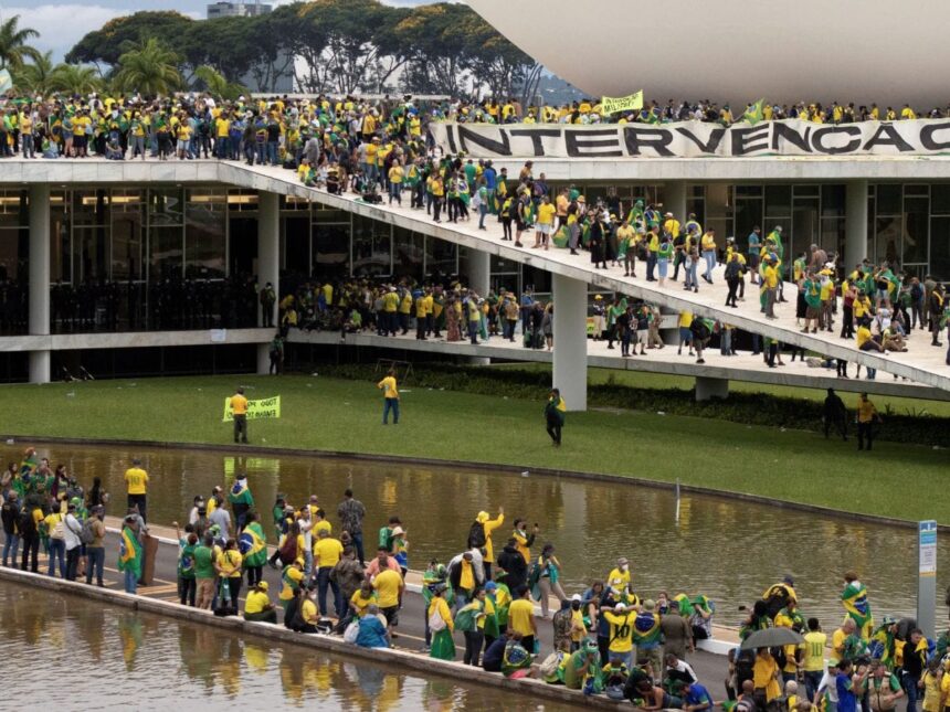 Moraes cobra comprovação de trabalho de acreano condenado por atos de 8 de Janeiro