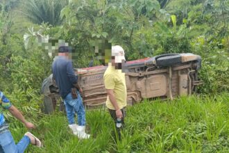 Capotamento na Boca da Manga, em Manoel Urbano, deixa apenas danos materiais Capotamento na Boca da Manga, em Manoel Urbano, deixa apenas danos materiais
