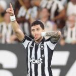 Tiquinho brilha e dá primeira vitória a Tite no Botafogo, que vence a Chapecoense por 1 a 0 Tiquinho brilha e dá primeira vitória a Tite no Botafogo, que vence a Chapecoense por 1 a 0