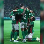Palmeiras vence Athletico-PR mesmo com um a menos e dorme na liderança do Brasileirão Palmeiras vence Athletico-PR mesmo com um a menos e dorme na liderança do Brasileirão