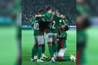 Palmeiras vence Athletico-PR mesmo com um a menos e dorme na liderança do Brasileirão Palmeiras vence Athletico-PR mesmo com um a menos e dorme na liderança do Brasileirão
