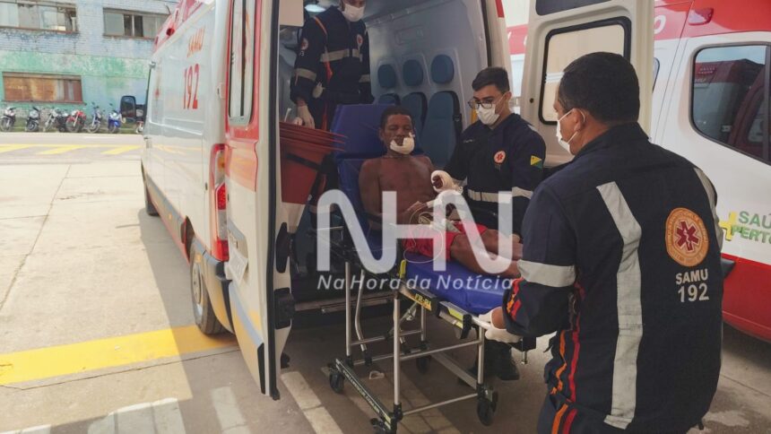 Homem é atacado por quatro suspeitos com terçado em frente à própria residência na Cidade do Povo
