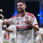 Flamengo atropela o Bahia por 3 a 0 e retoma a liderança do Brasileirão