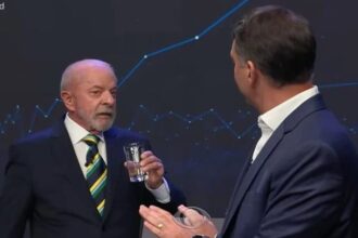 Debate: Flávio cobra postura sobre criminosos e Lula rebate com indulto a Bolsonaro Debate: Flávio cobra postura sobre criminosos e Lula rebate com indulto a Bolsonaro