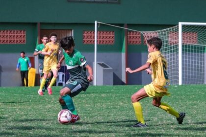Flamenguinho e Chapecoense brilham nos pênaltis e avançam no Estadual Sub-15 Flamenguinho e Chapecoense brilham nos pênaltis e avançam no Estadual Sub-15