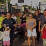 Moradores fecham Estrada do Irineu Serra em Rio Branco e cobram recuperação após 15 anos de espera Moradores fecham Estrada do Irineu Serra em Rio Branco e cobram recuperação após 15 anos de espera