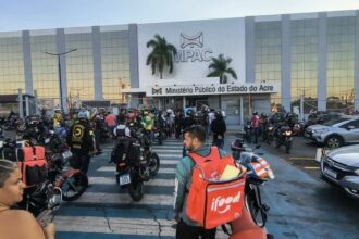 Entregadores de Rio Branco criticam nova modalidade do iFood e chamam atenção da população