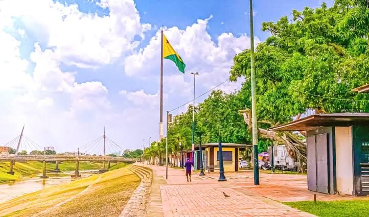 Terça-feira de calor, abafamento e risco de chuvas fortes no Acre
