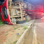 Motorista embriagado tomba carreta ao tentar evitar acidente com motocicleta na Via Chico Mendes, em Rio Branco