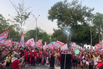 Acre terá atos pró-Lula com bandeiraço, caminhada e programação cultural na reta final Acre terá atos pró-Lula com bandeiraço, caminhada e programação cultural na reta final
