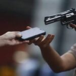 Vítima rastreia celular e ajuda polícia a recuperar aparelho após assalto em Cruzeiro do Sul Vítima rastreia celular e ajuda polícia a recuperar aparelho após assalto em Cruzeiro do Sul