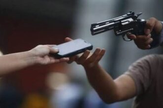 Vítima rastreia celular e ajuda polícia a recuperar aparelho após assalto em Cruzeiro do Sul