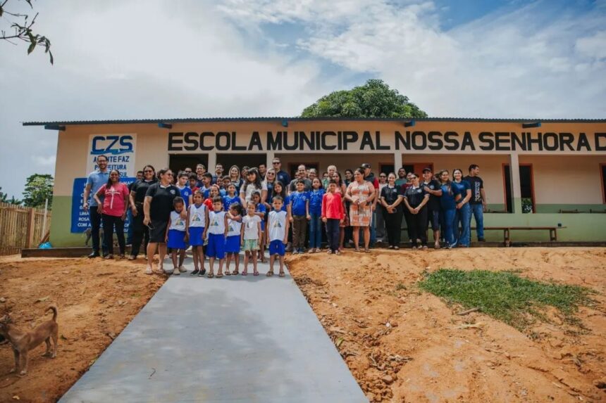 Zequinha Lima inaugura nova escola na comunidade Badejo do Meio, em Cruzeiro do Sul