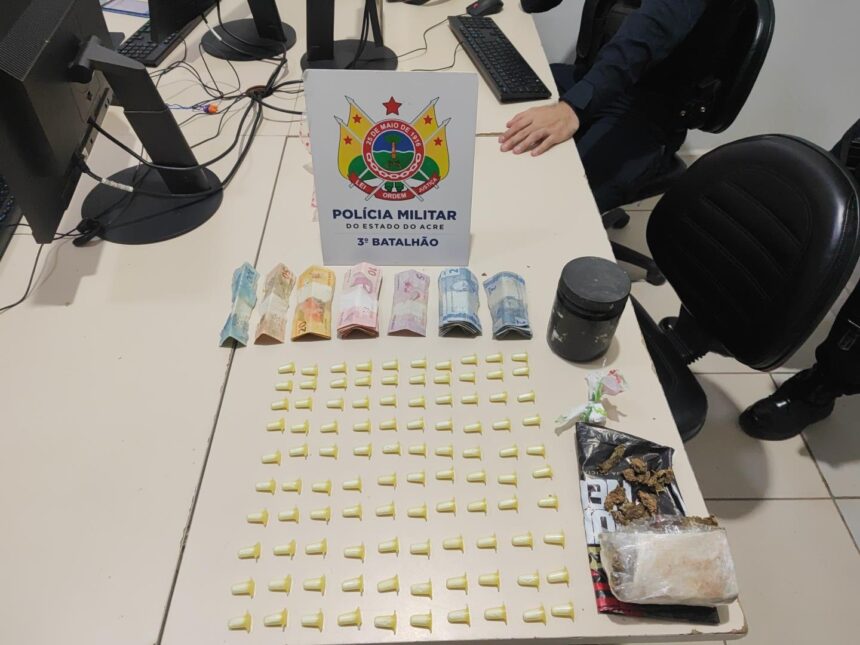 Jovem de 19 anos é preso com maconha, cocaína e dinheiro durante ação do Tático do 3° Batalhão em Rio Branco