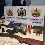 Polícia apreende armas, munições, fardamentos militares e R$ 56 mil em investigação sobre agiotagem em Rio Branco