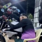 Vídeo de motoboy dormindo em moto no Acre emociona e gera debate sobre jornada de trabalho