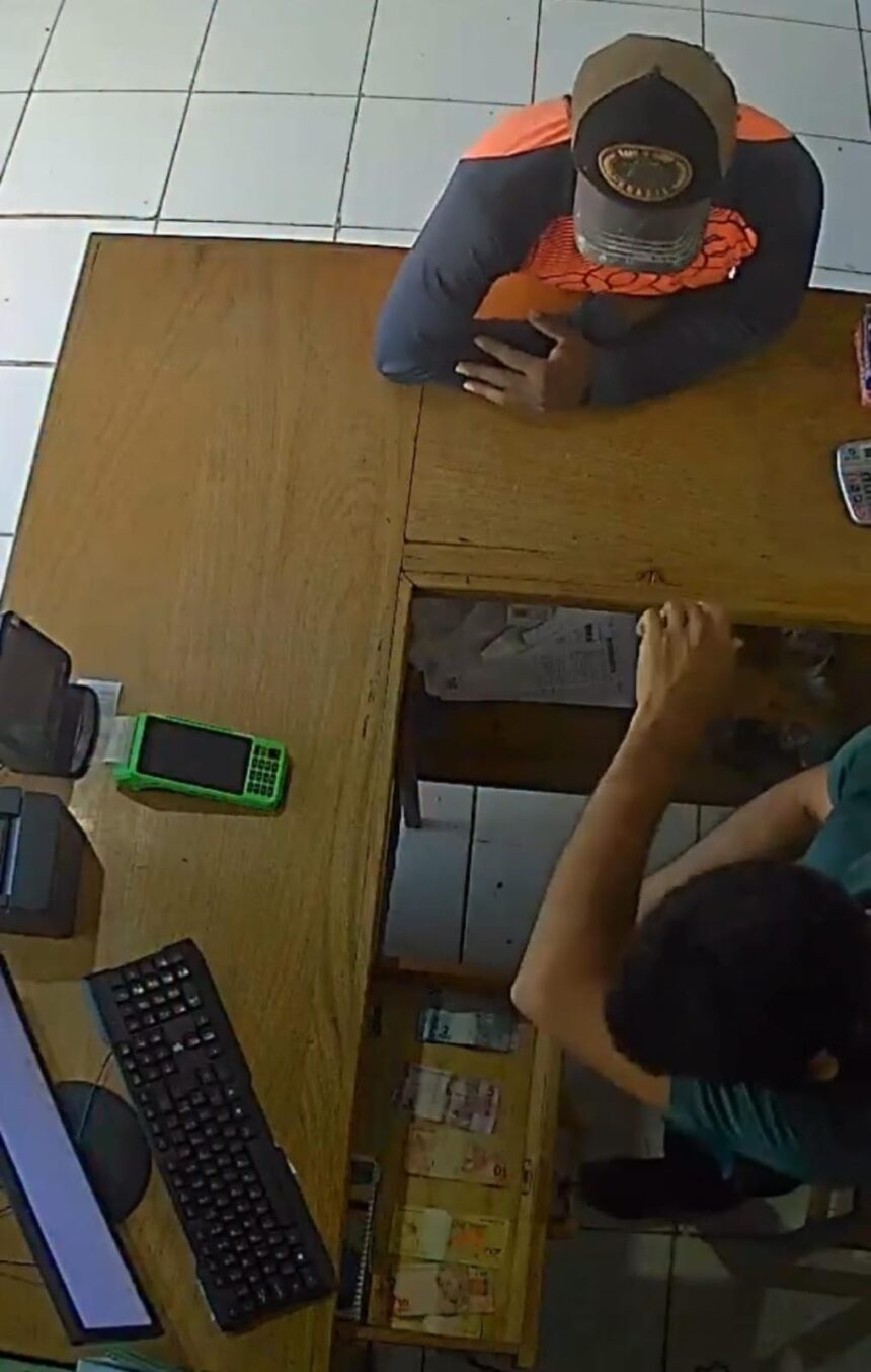 Criminoso armado invade comércio, rouba R$ 100 e celular e foge em Tarauacá