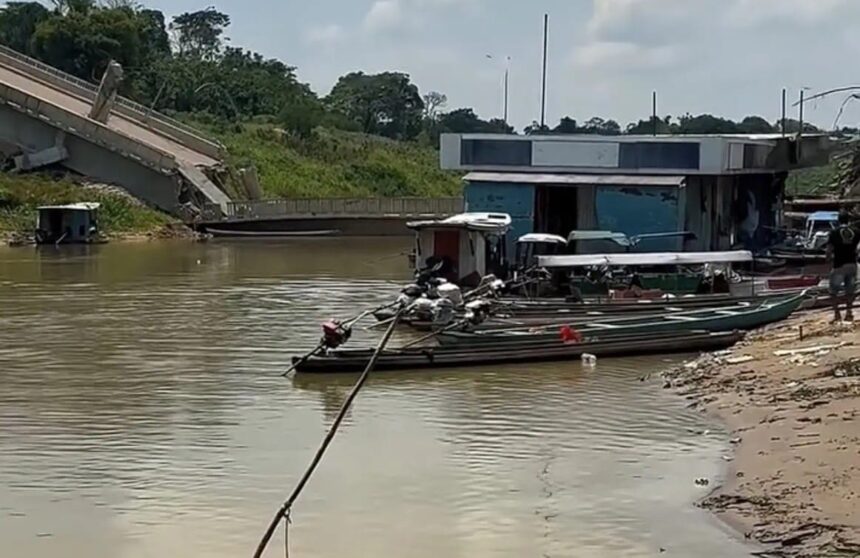 Quatro meses após queda de ponte em Sena Madureira, moradores ainda dependem de catraias