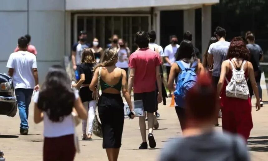 Mulheres são maioria entre inscritos no Enem 2026 no Acre; veja os números Mulheres são maioria entre inscritos no Enem 2026 no Acre; veja os números