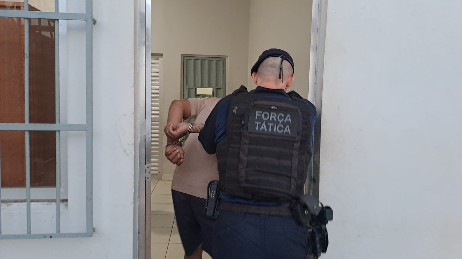Curativo escondia 19 porções de skank e homem de 24 anos é preso na Baixada da Sobral Curativo escondia 19 porções de skank e homem de 24 anos é preso na Baixada da Sobral